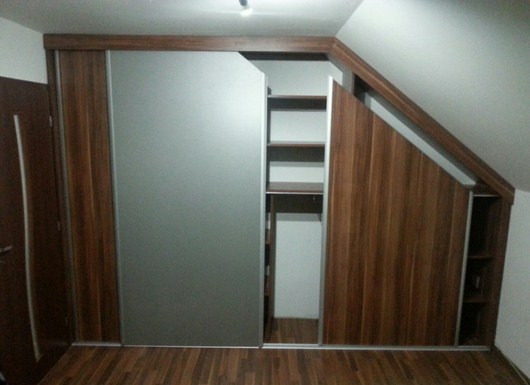 Zabudowa wnęk, szafy wolnostojące NOWOŚĆ: szafy do zabudowy skosów